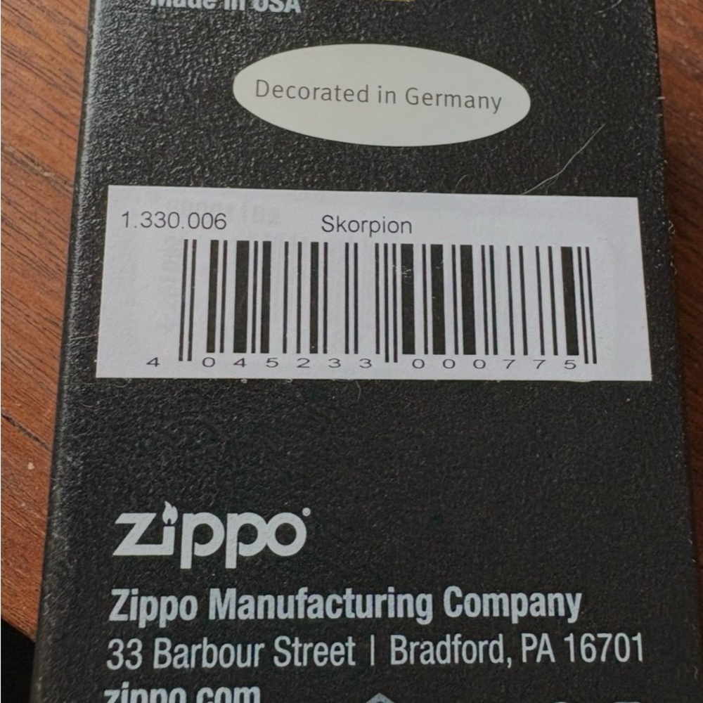 Silver Scorpion Relief Lighter - Black - Picture 4 of 7